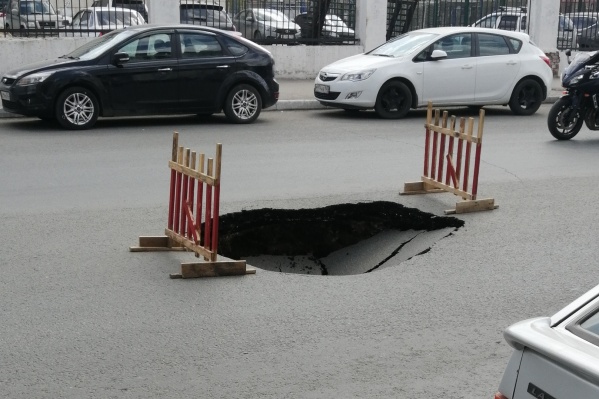 Место для объезда ямы пока есть Место для объезда ямы пока есть