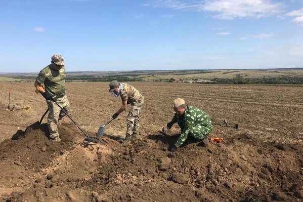Поисковый отряд выкопал останки советского бойца Поисковый отряд выкопал останки советского бойца
