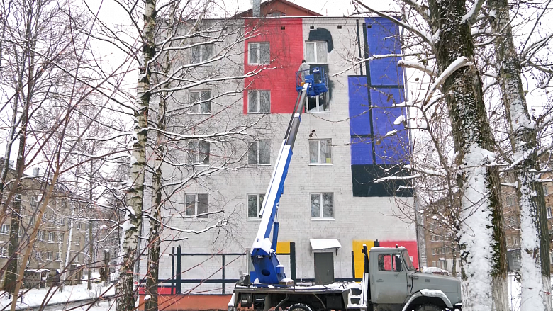 «Хорошо впишутся в пространство»: на ярославских общежитиях нарисуют яркие геометрические фигуры