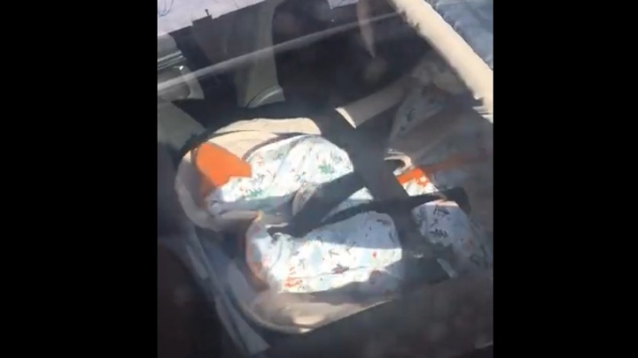 «Пусть орёт»: в Магнитогорске мать оставила грудничка одного на солнце в машине