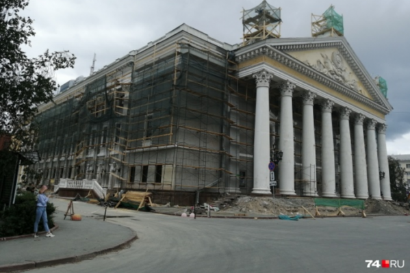 Летом в театре начался капитальный ремонт Летом в театре начался капитальный ремонт