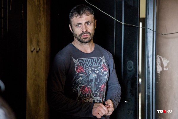 Хозяин квартиры Владимир Бирюков подозревает, кто заказал поджог Хозяин квартиры Владимир Бирюков подозревает, кто заказал поджог