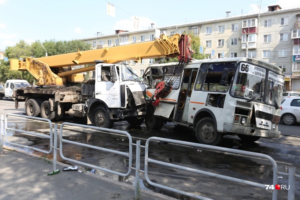 К трагедии, по предварительной версии, привёл отказ тормозов у автокрана К трагедии, по предварительной версии, привёл отказ тормозов у автокрана