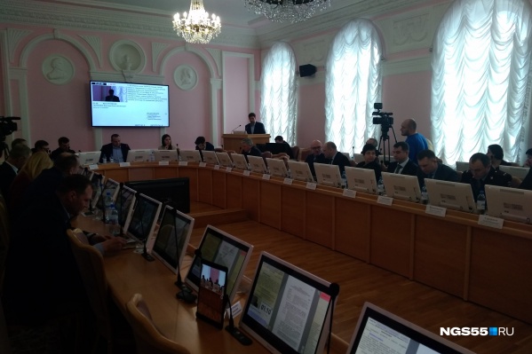 Депутаты омского горсовета попросили мэрию отчитаться о борьбе с атмосферными выбросами. Результат получился не слишком ободряющим Депутаты омского горсовета попросили мэрию отчитаться о борьбе с атмосферными выбросами. Результат получился не слишком ободряющим