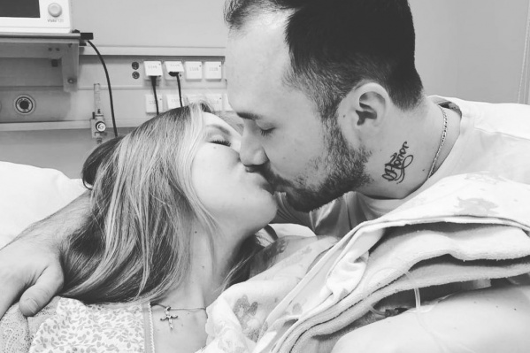 Жена хоккеиста сделала ему подарок в день рождения Жена хоккеиста сделала ему подарок в день рождения