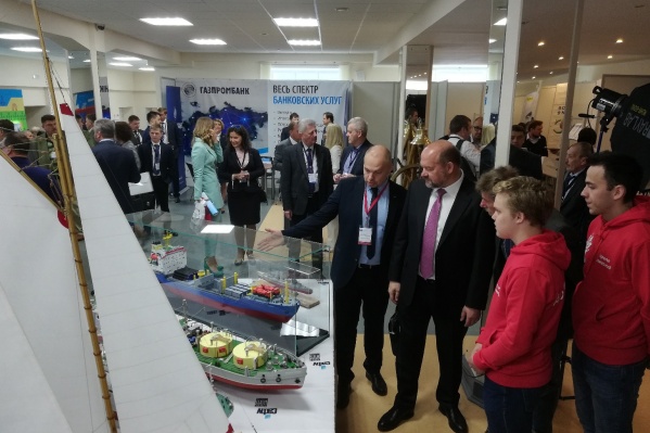 Благодаря работе Центра кластерного развития удалось договориться о совместной работе представителей судостроительного кластера Архангельской и Нижегородской областей. Скоро поморские судостроители построят суда на воздушной подушке по проекту нижегородских разработчиков Благодаря работе Центра кластерного развития удалось договориться о совместной работе представителей судостроительного кластера Архангельской и Нижегородской областей. Скоро поморские судостроители построят суда на воздушной подушке по проекту нижегородских разработчиков
