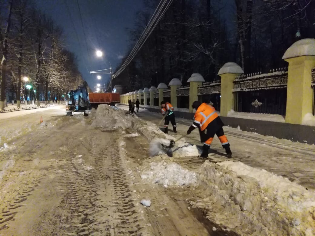 «Сами возьмите в руки лопаты»: депутат предложил ярославцам помочь мэрии чистить снег