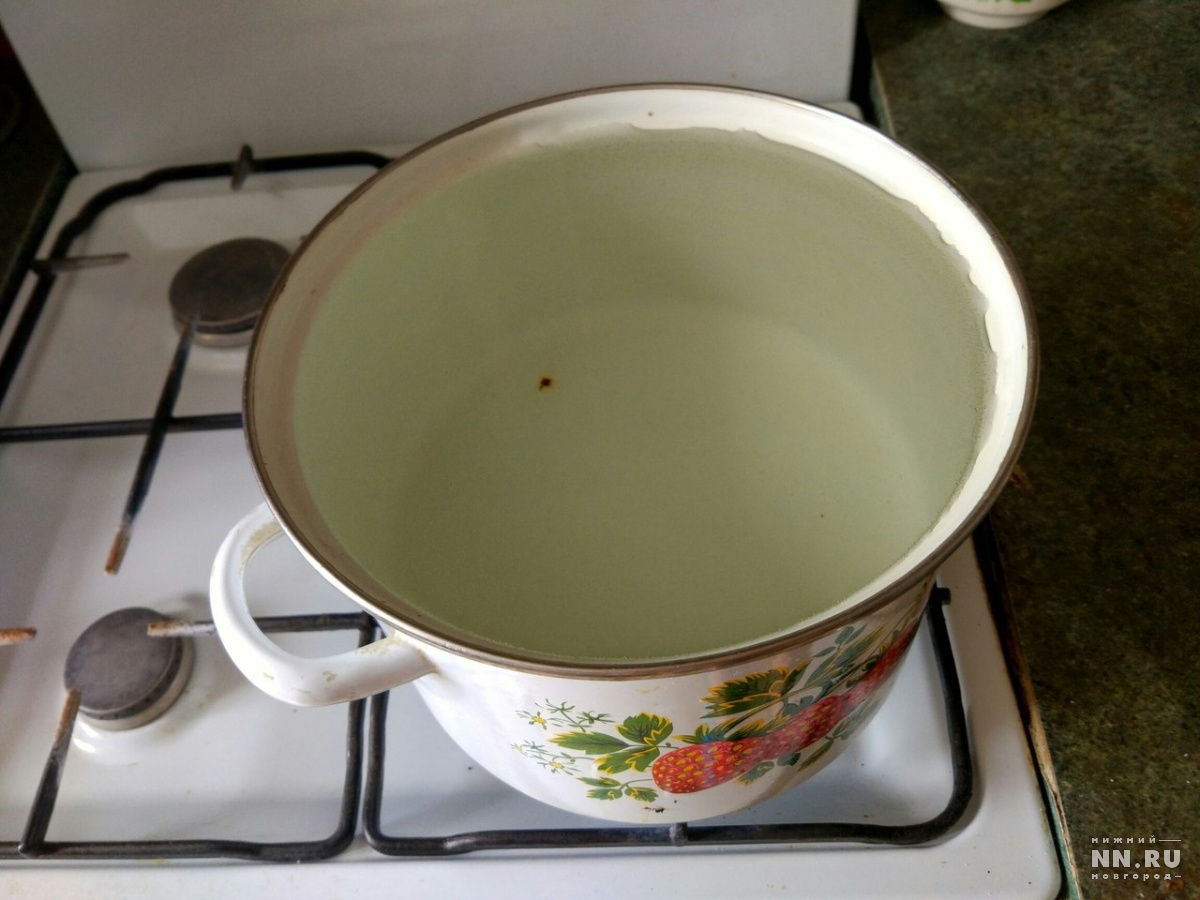 Отключение горячей воды череповец 2021 график. Кстово горячая вода. Кастрюля на плите. Пао т плюс дзержинск. Отключение воды.