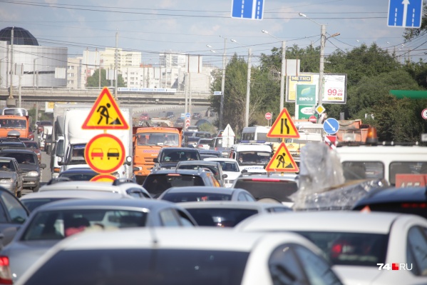 Обновлять асфальт на Доватора начали на участке от моста в Ленинский район Обновлять асфальт на Доватора начали на участке от моста в Ленинский район