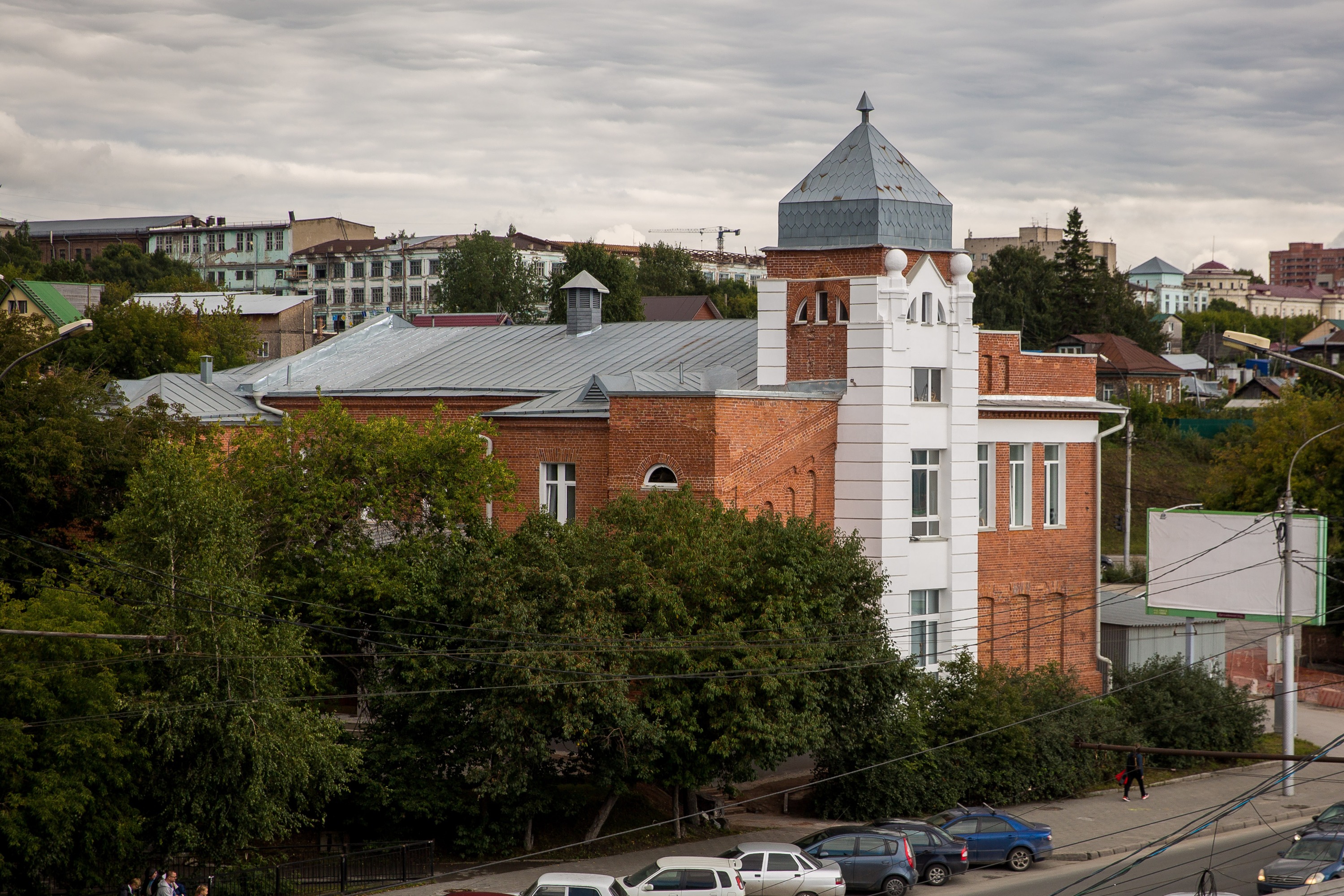 Театр старый дом новосибирск. Старый дом Новосибирск. Старый дом театр НСК. Драматический театр «старый дом». Театр старый дом Новосибирск фото.