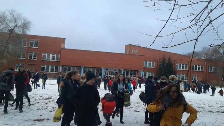 Очередное минирование: из омской гимназии вновь эвакуировали детей