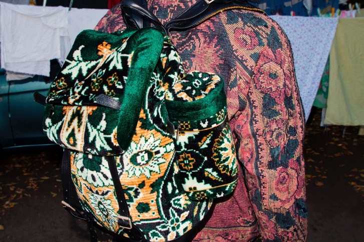 Рюкзак из ковра стоит 1<nobr class="_">0 000</nobr> рублей, поскольку лямки для него выполнены вручную из кожи