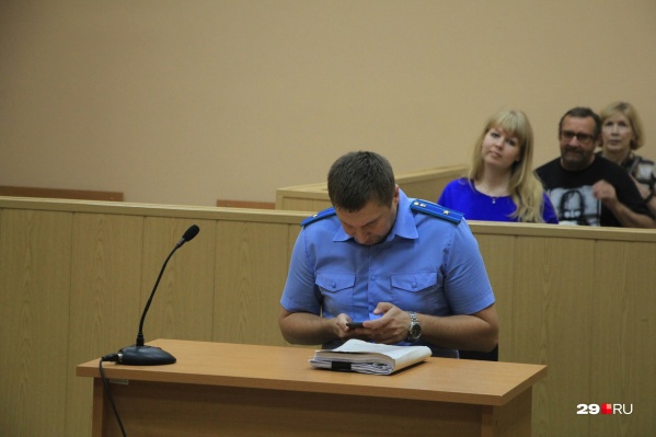 Сторона обвинения девять заседаний подряд опрашивала свидетелей и предъявляла доказательства Сторона обвинения девять заседаний подряд опрашивала свидетелей и предъявляла доказательства