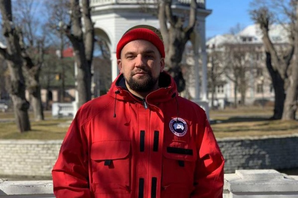 Исполнитель приедет с концертом в мае и для передвижения по городу и между городами ему нужен специальный автомобиль Исполнитель приедет с концертом в мае и для передвижения по городу и между городами ему нужен специальный автомобиль