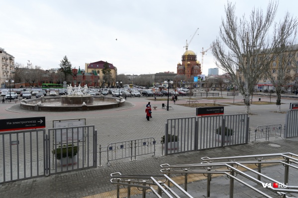 Анатолий Мальченко: «Человек приезжает в Волгоград, выходит из здания железнодорожного вокзала, и первое, что он видит перед собой — это его самые сильные впечатления о нашем городе» Анатолий Мальченко: «Человек приезжает в Волгоград, выходит из здания железнодорожного вокзала, и первое, что он видит перед собой — это его самые сильные впечатления о нашем городе»