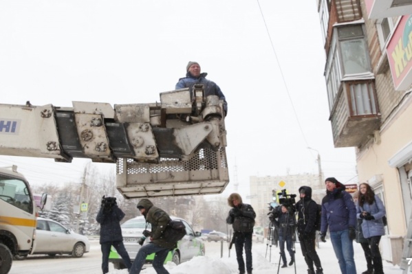 Незаконные вывески начали сносить ещё в прошлом году Незаконные вывески начали сносить ещё в прошлом году