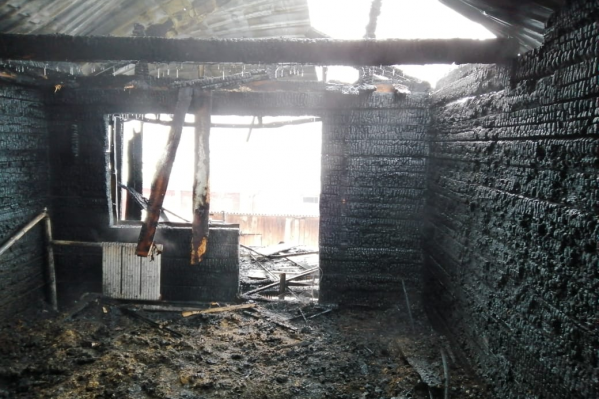 Пожар начался около 8 часов утра Пожар начался около 8 часов утра