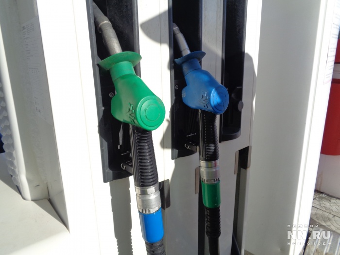 Нижегородские продавцы бензина идут на компромисс с покупателями, но топливо дорожает