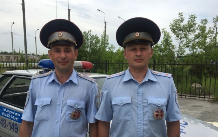 Инспекторы помогли родителям с малышкой быстрее добраться до больницы Инспекторы помогли родителям с малышкой быстрее добраться до больницы
