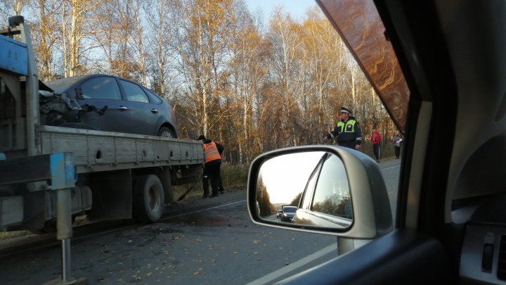 Авария с тремя автомобилями парализовала движение на трассе М-5 в Челябинской области