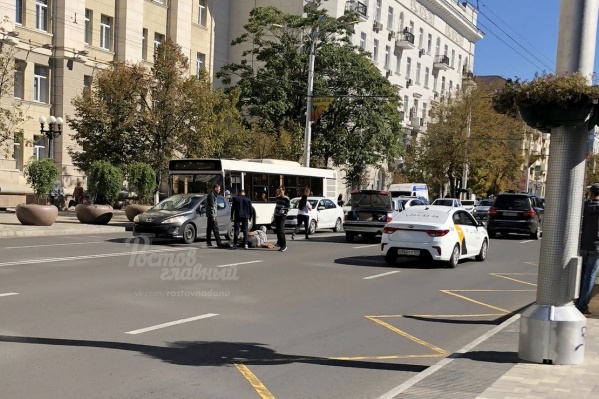 В аварии на Большой Садовой серьезно пострадал пешеход В аварии на Большой Садовой серьезно пострадал пешеход