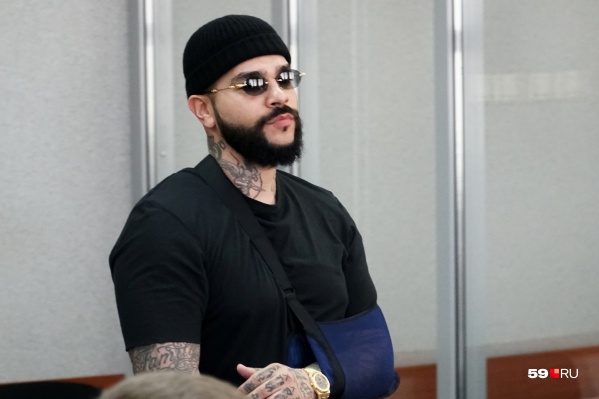 Тимати приезжал в Пермь, чтобы помочь Dj Smash во время суда Тимати приезжал в Пермь, чтобы помочь Dj Smash во время суда