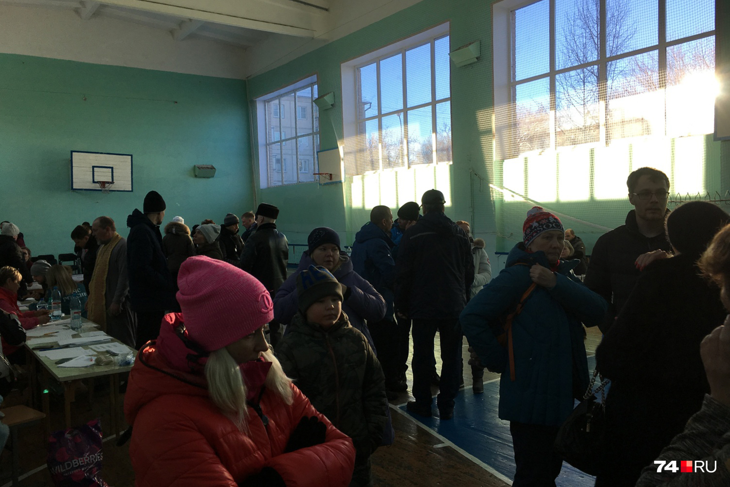 Всех разместили в актовом зале Всех разместили в актовом зале