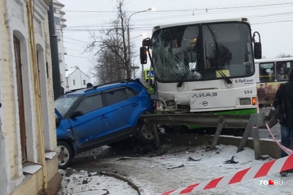 В ДТП с двумя автобусами на Московском проспекте погиб один человек, травмировано 24 В ДТП с двумя автобусами на Московском проспекте погиб один человек, травмировано 24 