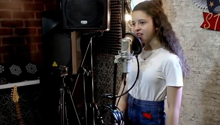 Девочки из Дзержинска поют на национальном конкурсе «Во весь голос». Выбираем фавориток