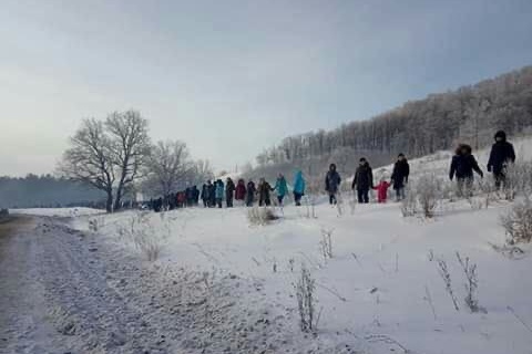 Люди приехали из разных городов Люди приехали из разных городов