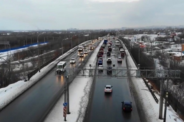 Дорога покрыта выбоинами Дорога покрыта выбоинами