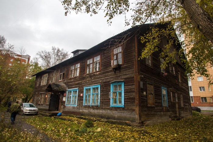 Аварийный барак в 4-м переулке Серафимовича, 9 Аварийный барак в 4-м переулке Серафимовича, 9