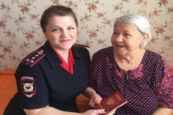 Пенсионерка получила загранпаспорт в 85 лет Пенсионерка получила загранпаспорт в 85 лет