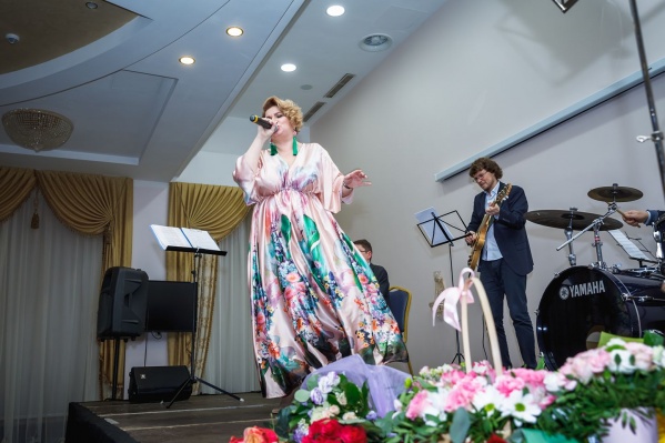 Елена Крутецкая наслаждается своим телом Елена Крутецкая наслаждается своим телом 