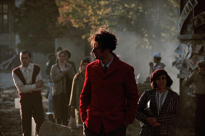 Кадр из фильма «Дау». В роли физика Ландау — Теодор Курентзис Кадр из фильма «Дау». В роли физика Ландау — Теодор Курентзис