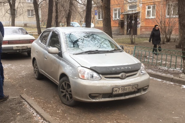 Машина, где заперт щенок Машина, где заперт щенок