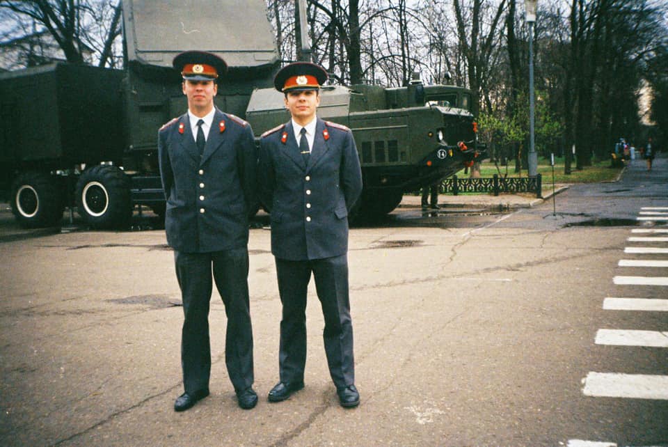 Таким был депутат муниципалитета Алексей Малютин (справа) несколько лет назад 