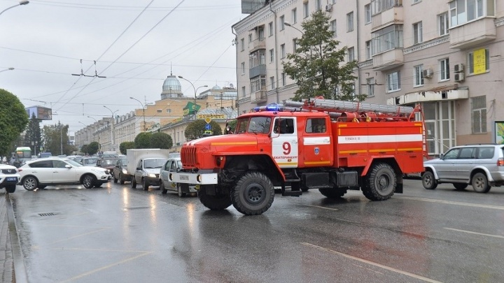 Водители автобусов и маршруток в Екатеринбурге будут объезжать районы, где эвакуируют людей