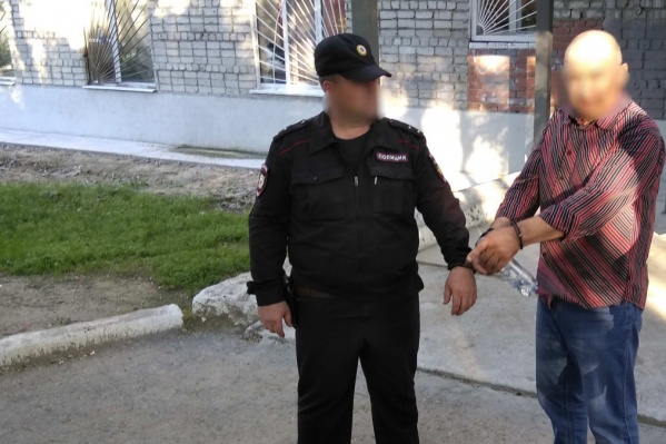 Мужчина скрывался в деревне, а задержали его в Кургане Мужчина скрывался в деревне, а задержали его в Кургане