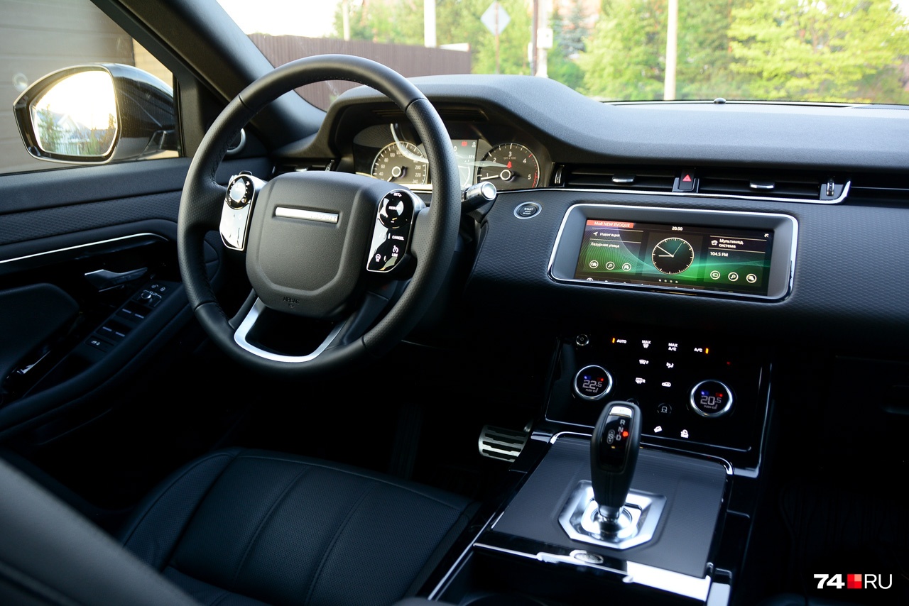 Может быть, для экспрессивного Evoque интерьер в стиле Velar получился несколько сдержанным, но этого, видимо, требует статусность марки Может быть, для экспрессивного Evoque интерьер в стиле Velar получился несколько сдержанным, но этого, видимо, требует статусность марки