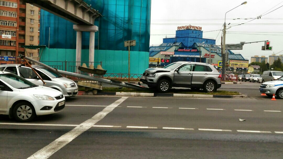 Светофор московский проспект. Светофор на Московском проспекте Ярославль. Авария на Московском проспекте Ярославль сейчас. Авария на Московском проспекте Ярославль сегодня. ДТП на Московском проспекте Ярославль сегодня.