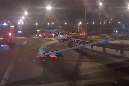 Это уже третий за полторы недели упавший светофор в Ярославле Это уже третий за полторы недели упавший светофор в Ярославле