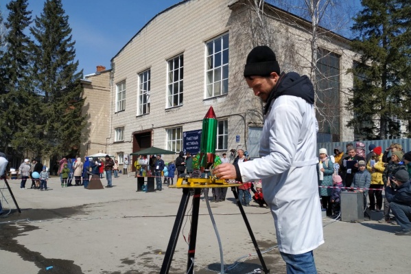 Старший научный сотрудник ИТПМ СО РАН Илья Зверков на один день становится начальником космодрома Старший научный сотрудник ИТПМ СО РАН Илья Зверков на один день становится начальником космодрома