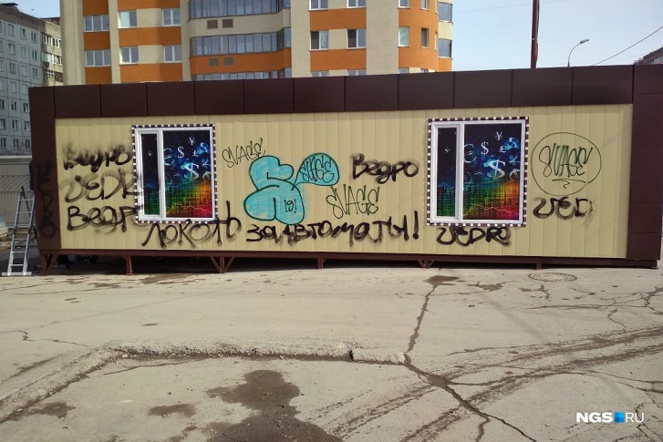 Жильцы дома <nobr class="_">№ 267/1</nobr> по улице Кропоткина начали борьбу с павильоном, где разместились игровые автоматы ещё в начале весны