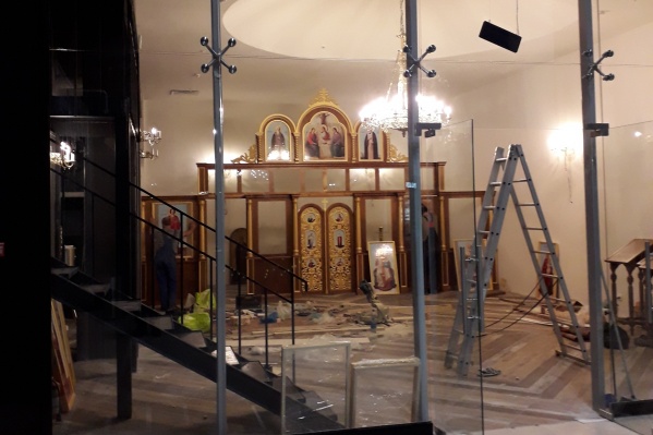 Самарцы думают, что это помещение готовят под церковь Самарцы думают, что это помещение готовят под церковь