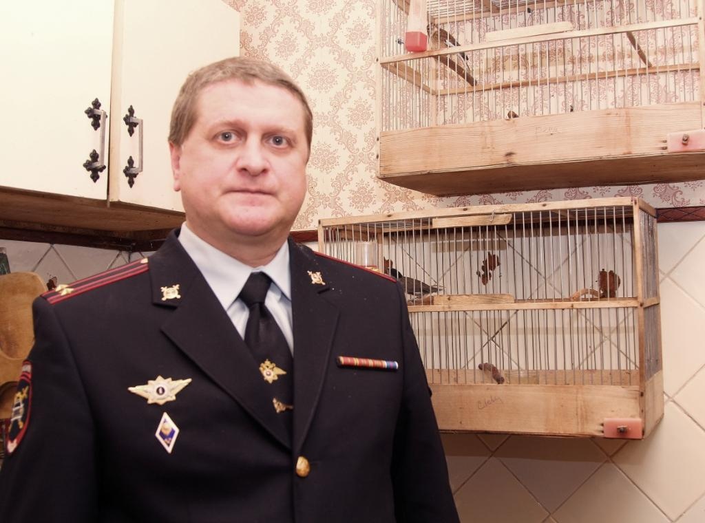 Полицейский из Нижнего Новгорода разводит жуков, чтобы кормить птичек