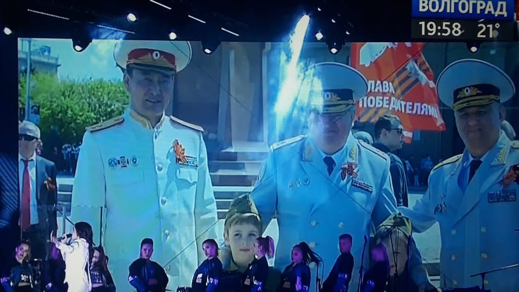 В Волгограде вывели на сцену Михаила Музраева в День города
