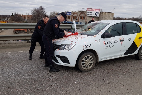 На место приехали сотрудники полиции На место приехали сотрудники полиции
