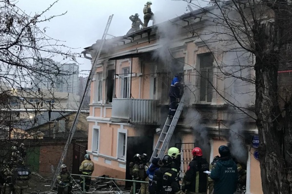 Пожар начался возле ж/д вокзала 17 января утром Пожар начался возле ж/д вокзала 17 января утром