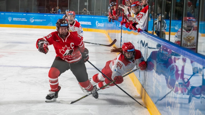«Канадки играли довольно жестко»: 20 лучших кадров с матча по женскому хоккею за золото